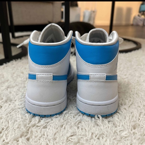 Womens Air Jordan 1 Mid “UNC” - Picture 6 of 8